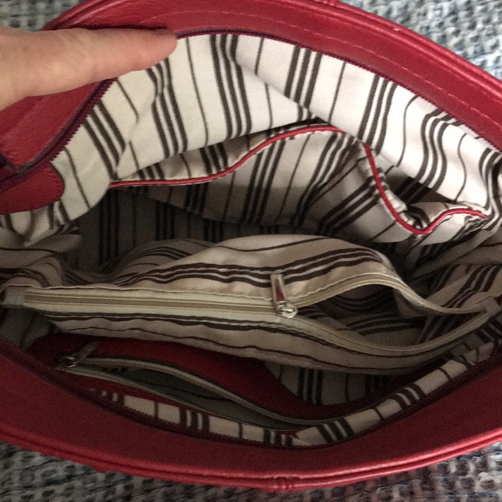Red Handbag - Picture 5 of 7